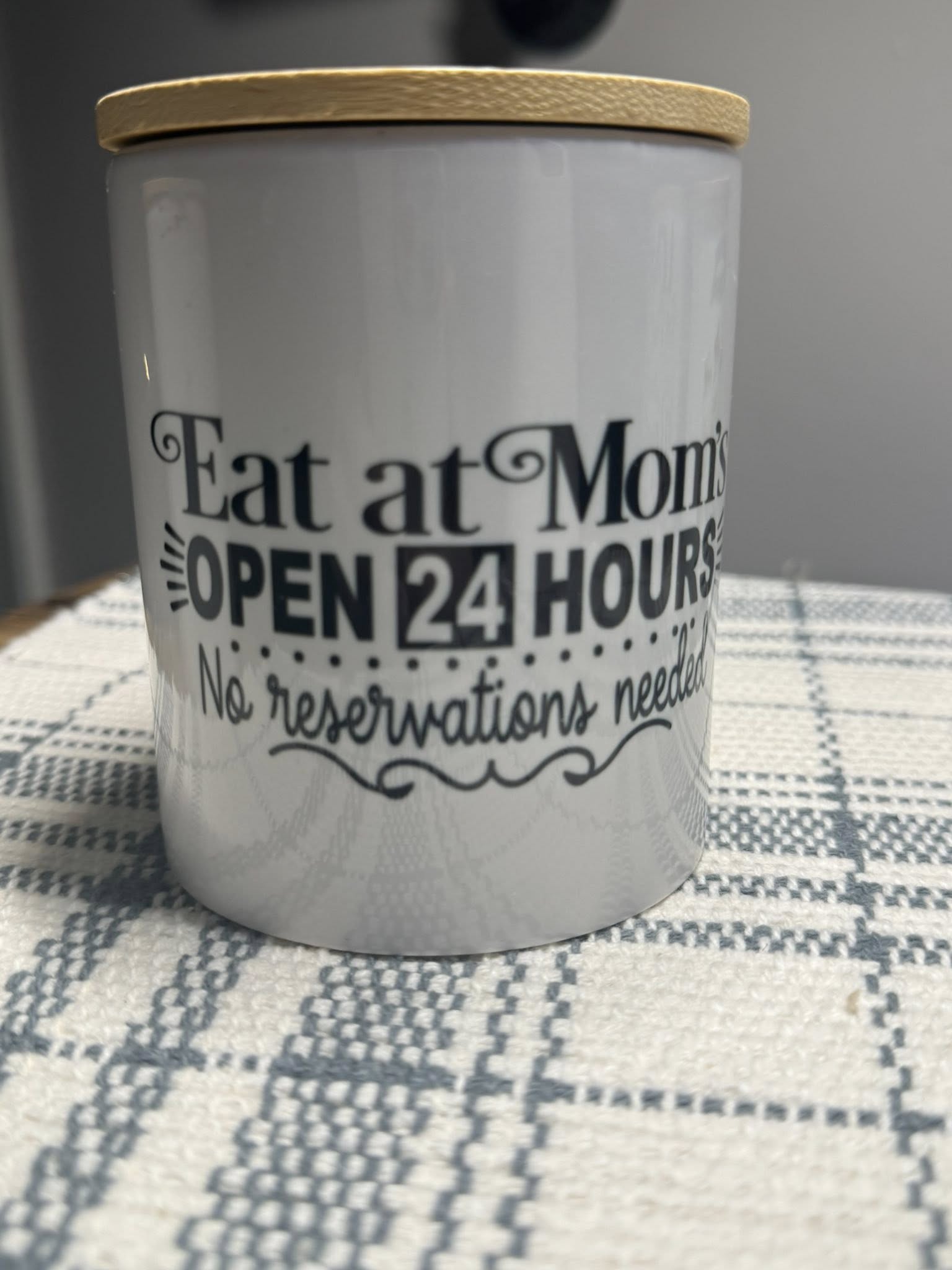 Mom's Kitchen Open 24hrs